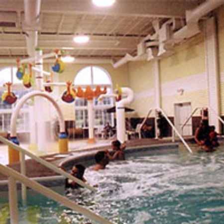 Grand Mackinaw Beachfront And Waterpark Mackinaw City Εξωτερικό φωτογραφία