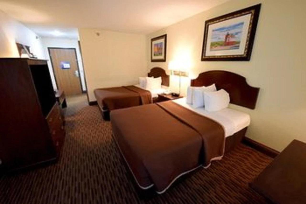 Grand Mackinaw Beachfront And Waterpark Mackinaw City Εξωτερικό φωτογραφία