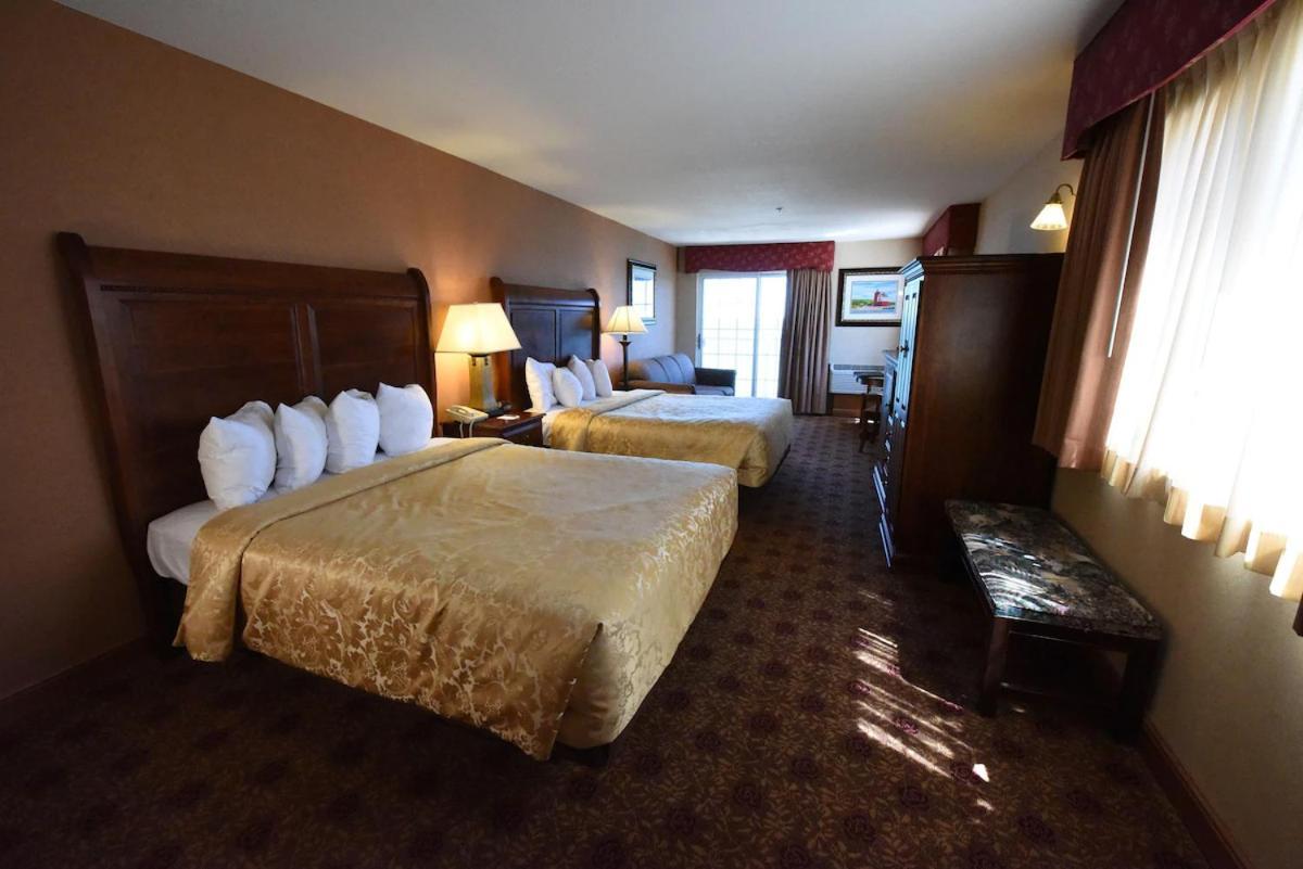 Grand Mackinaw Beachfront And Waterpark Mackinaw City Εξωτερικό φωτογραφία